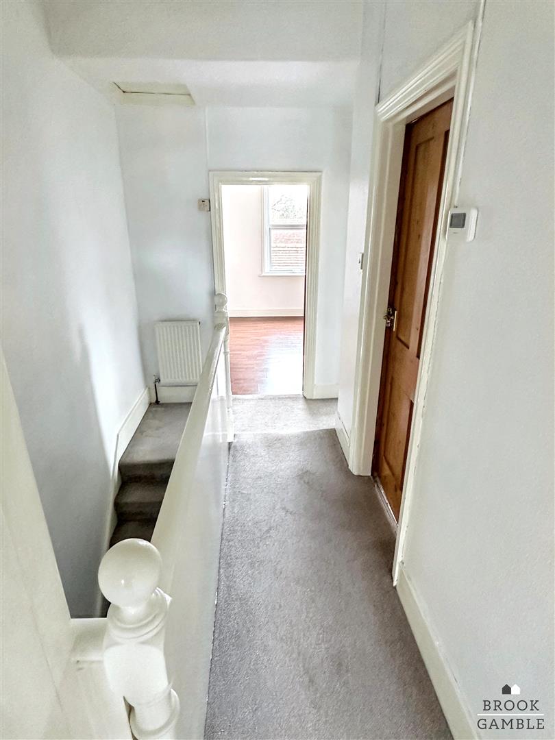 1 Bedroom Apartment - Conversion. Parsonage Road in Eastbourne,  12
